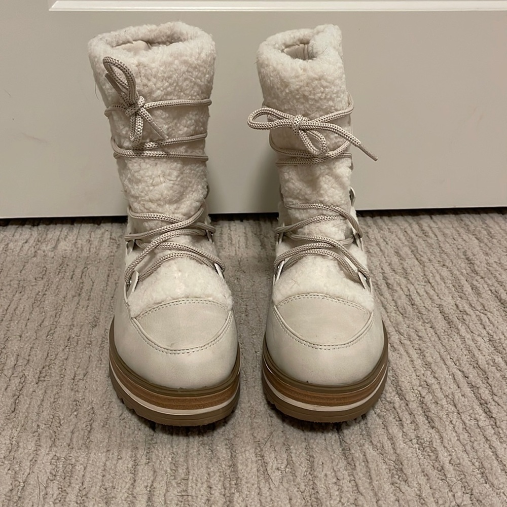 🌿 White Sherpa Ankle Boots